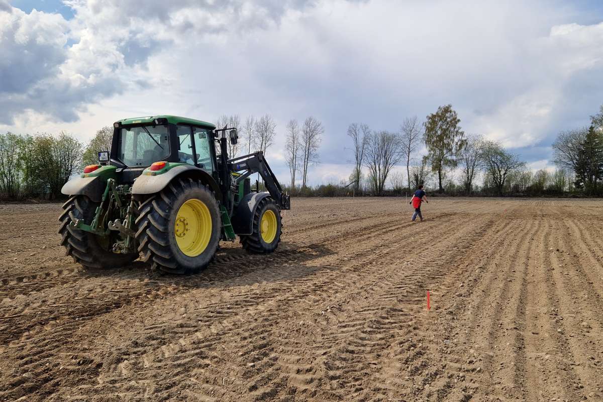 Jordpakking ved å kjøre traktor hjul i hjul_Foto_Unni Abrahamsen