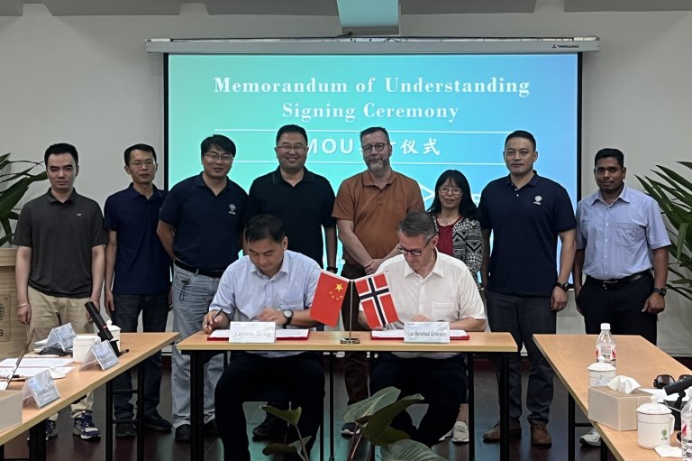 XTBG (CAS) og NIBIO formaliserte sitt pågående forskningssamarbeid med signering av en samarbeidsavtale (MoU) 22. mai 2025. Foto: Boonsiri Sawasdchai