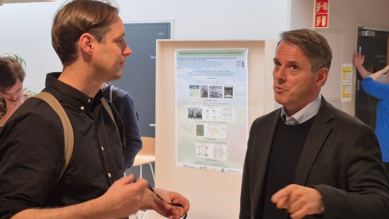 Key note speaker Kari Koppelmäki from the University of Helsinki in coversation with Ivar Horneland Kristensen, CEO at NIBIO. Photo: Morten Günther