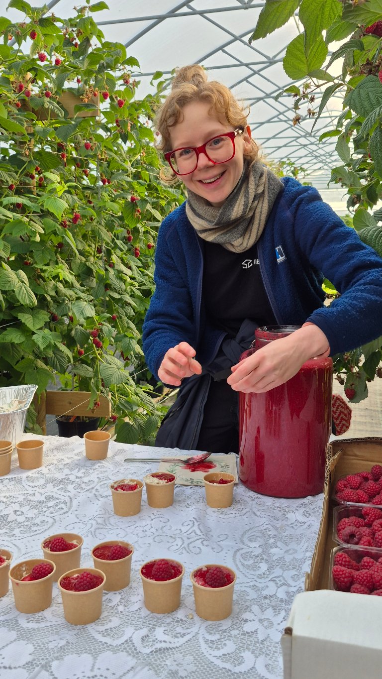 Oatmeal with raspberries served at NIBIO Tromsø. Photo: Morten Günther