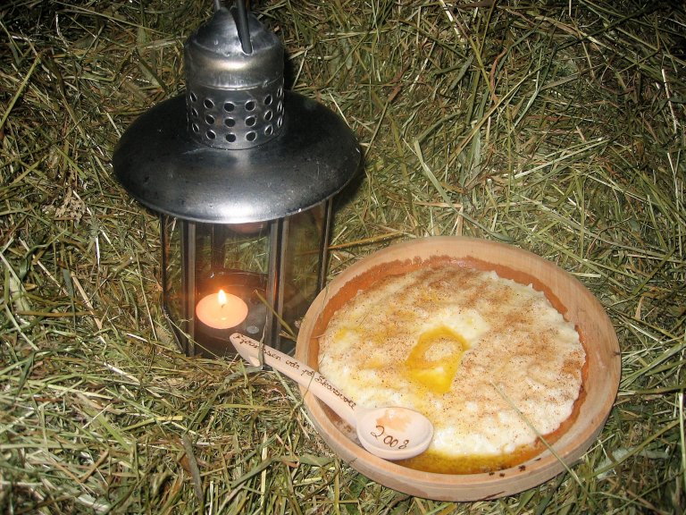 Rice porridge in the barn. Photo: Eva Narten Høberg