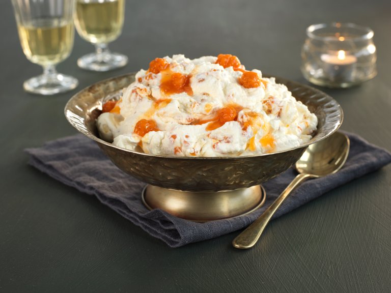 Twenty percent of Norway's population prefer cloudberry cream for their Christmas dessert. Photo: Matprat.no / Mari Svenningsen