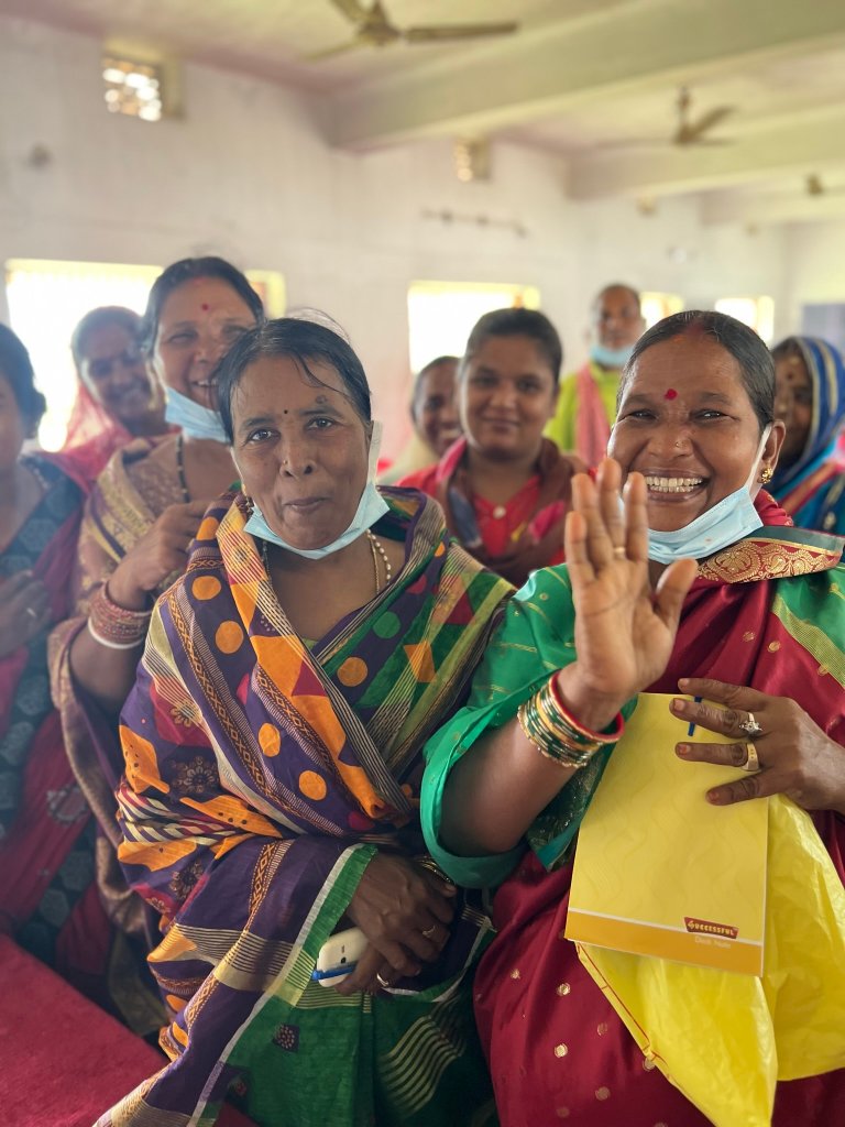 The UN general Assembly has declared 2026 as the International Year of the Woman Farmer, in order to highlight the barriers and challenges that women farmers face across agrifood systems – and also the adoption of effective policies and actions to address such challenges. Integrating both men and women in the climate initiatives has been of key importance in the Resilience project’s efforts to enhance climate resilience on smallholder farms. Here are some of the women smallholders involved in the project, at the Plant Clinic in Chikirada village. Photo: Kathrine Torday Gulden