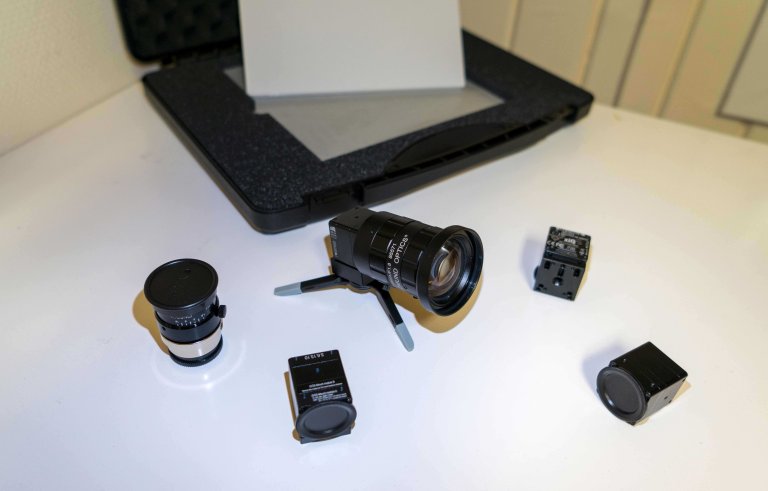 spectrometer-ximea-hyperspectral-imaging-spectrometer.jpg
