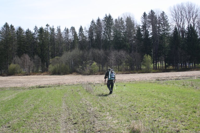 Bruk av kjemiske plantevernmiddel medfører ein risiko for helse og miljø. Derfor er bruken av dei strengt regulert, og det blir arbeida for å finne alternative middel med låg helse- og miljørisiko. Foto: Kathinka Lang