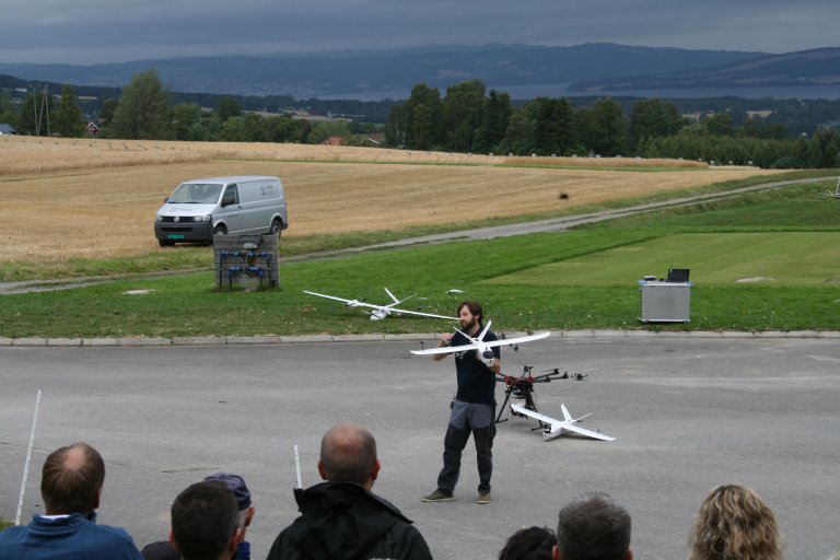 dronefly apelsvoll demo Unni Abrahamsen foto.JPG