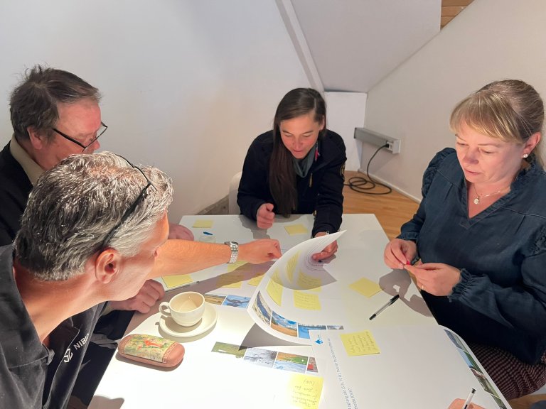 På referansegruppemøtet JOVA avholdt i mai 2025, ble det diskutert hvordan JOVA kan videreutvikles. Et gjennomgående tema var viktigheten av å videreføre de lange tidsseriene som JOVA har bygget opp. Foto: Kathrine Torday Gulden