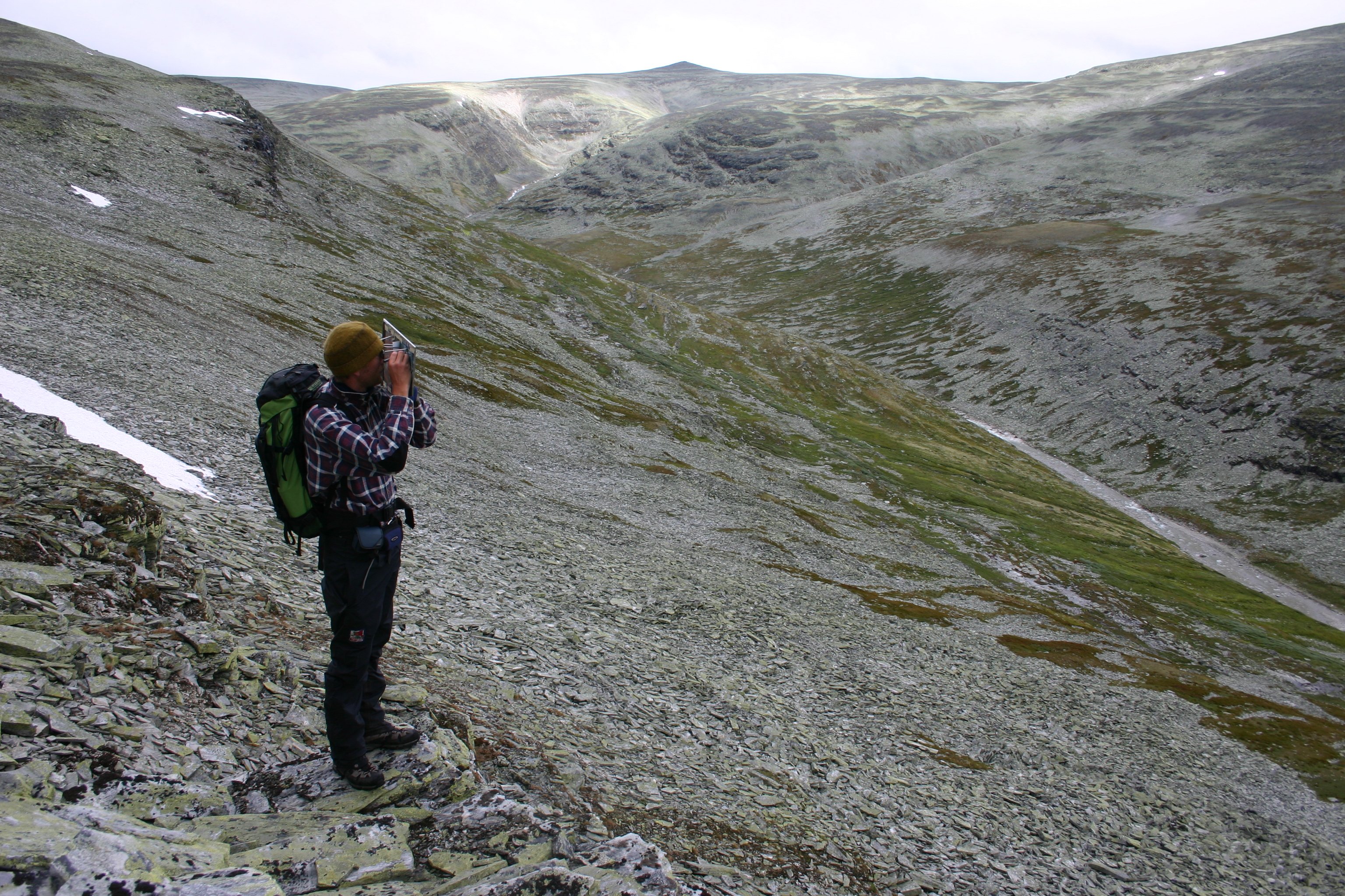 Anders Bryn kartlegger i Rondane_Foto-Yngve Rekdal