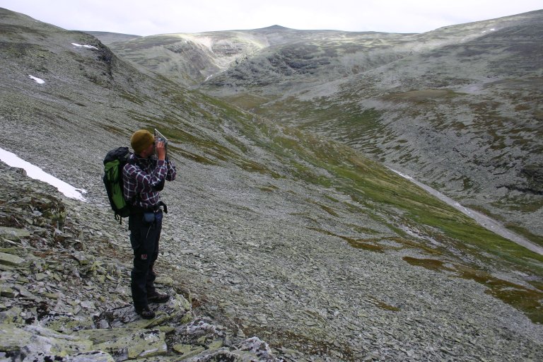 Anders Bryn kartlegger i Rondane_Foto-Yngve Rekdal