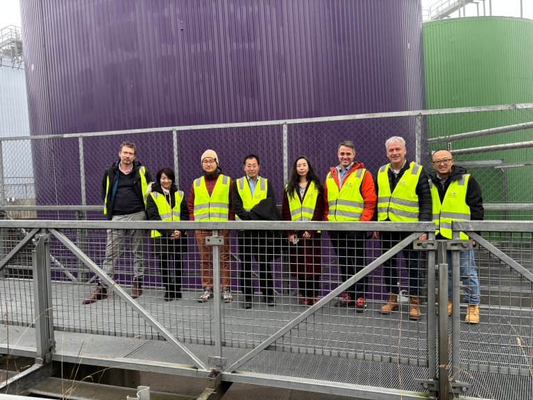 The delegation visited The Magic Factory where the Japanese scientists were introduced to Norwegian practices in waste sorting and waste management. Photo: Siri Elise Dybdal