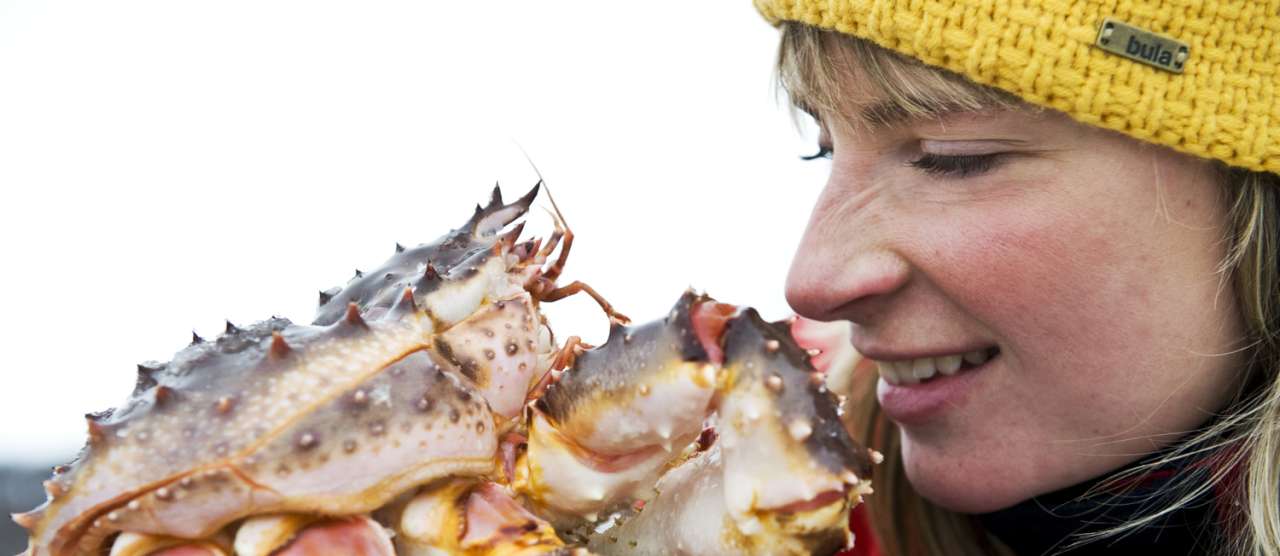 Girl-with-king-crab-Kirkenes-072009-99-0055_1500_cropped.jpg