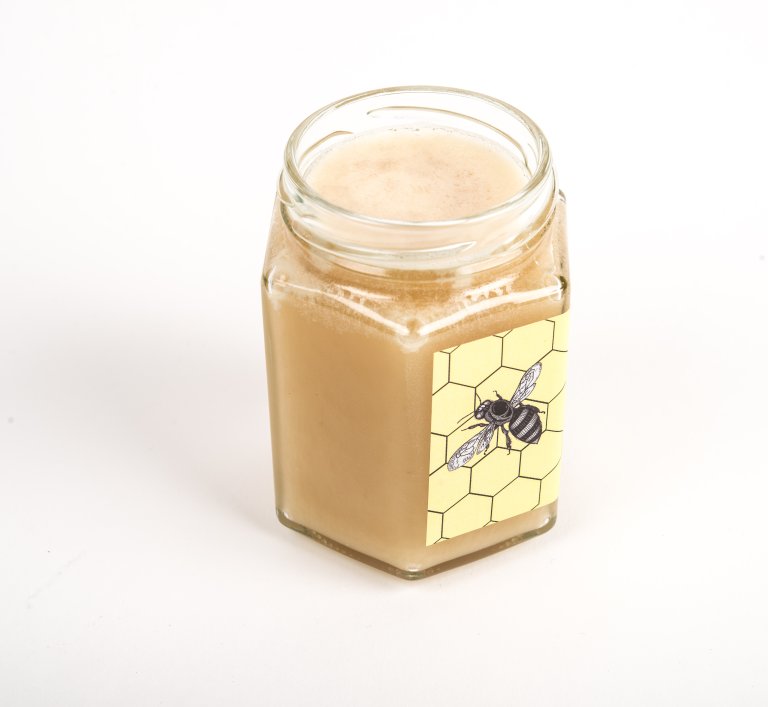 Det ble påvist klopyralid i mengder som overskrider EUs nåværende aksepterte maksimalnivå i flere av de norske honningprøvene. Foto: Erling Fløistad