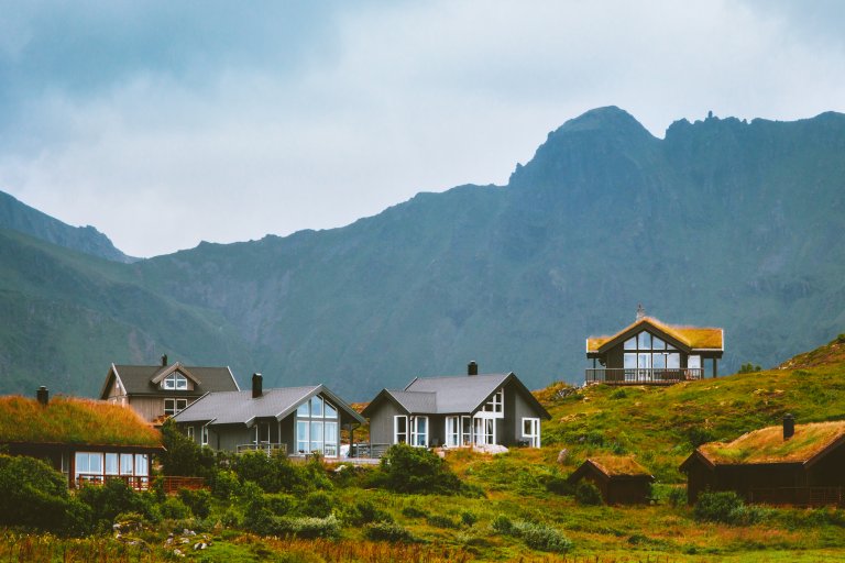 Hyttelivet er urnorsk idyll for mange. Men samtidig er utmarksområdene under press fra blant annet rovdyr, turisme, hyttebygging og annen kommersiell aktivitet. Foto: Everste / iStock