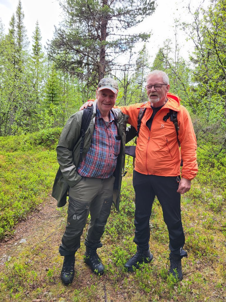 Skogbruksleder Ole Sollien og Arild Aasbrenn var begge med fra starten av. De kjenner området godt og arbeidet som guider i stiene. Foto: Per Holm Nygård.
